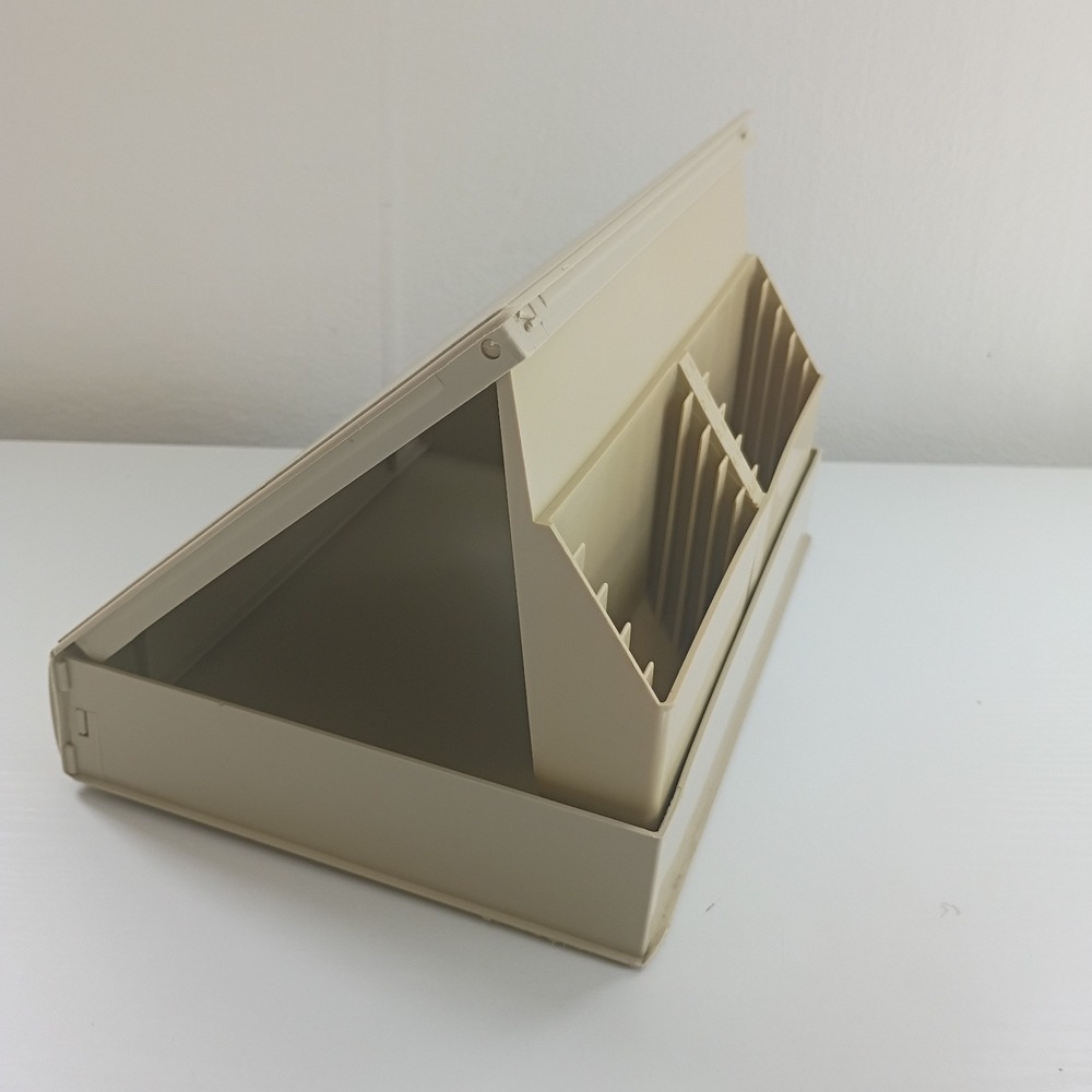 Vintage 3.5" Floppy Disk Storage Case Tan Micro Disk/10 Library Case GUC - Picture 9 of 9